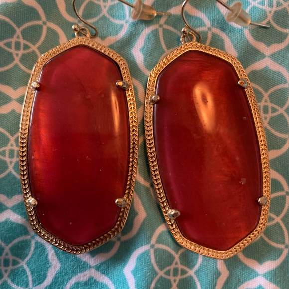 Kendra Scott Danielle Earrings || Gold, Burgundy - Picture 2 of 4